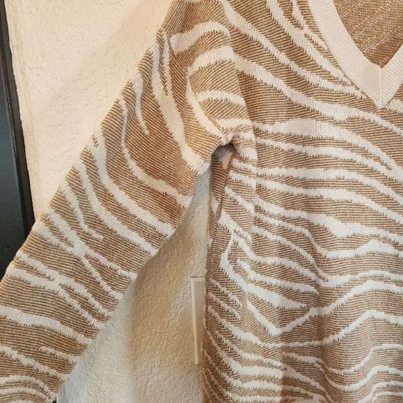 Banana Republic Cream Brown Animal Print Patterned Oversized V-Neck Sweater Sz M - Picture 5 of 5